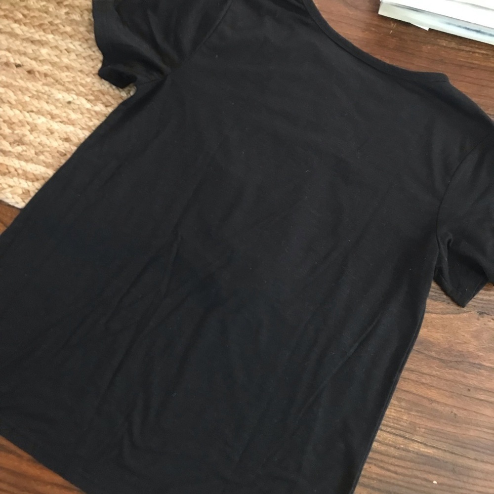 🌼Lightly Distressed Daisy Tee - Picture 4 of 8